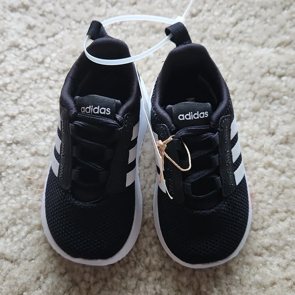 NWB Adidas racer TR21 running sneaker